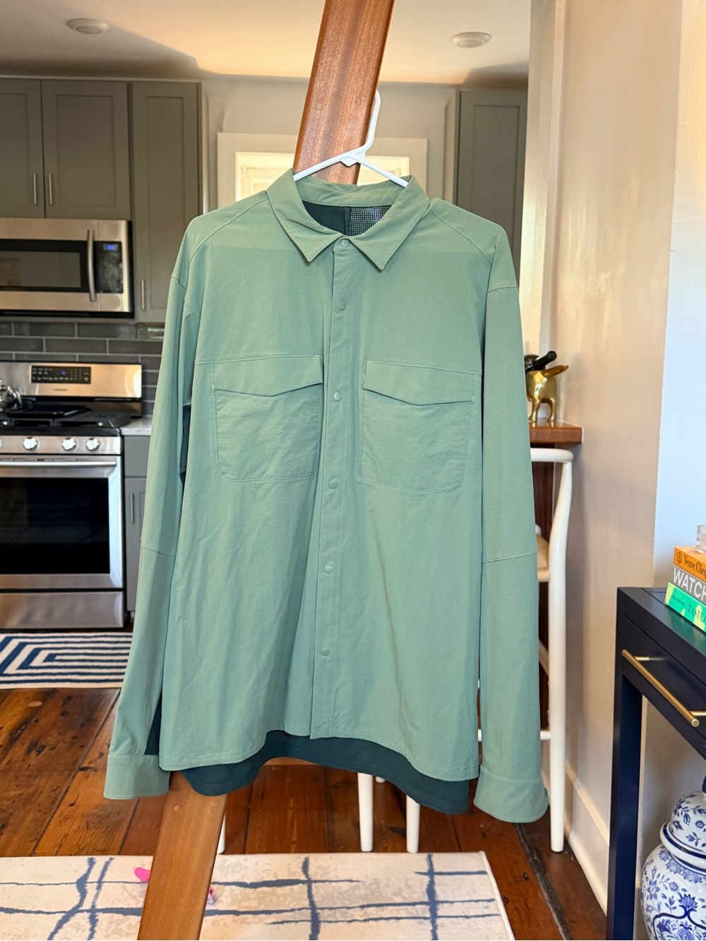 lululemon athletica Men's Sage Green Lightweight Shirt Jacket